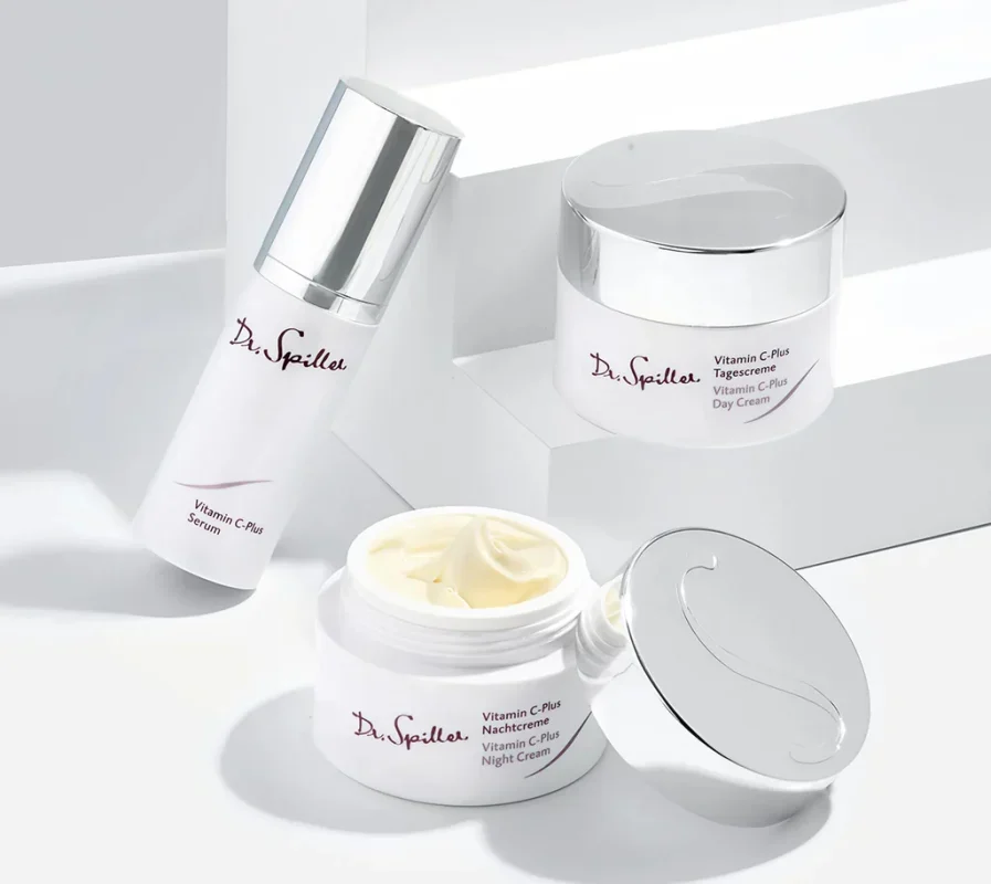 Hiểu rõ sự khác biệt giữa mỹ phẩm sinh học và organic giúp bạn đưa ra lựa chọn chính xác khi tìm kiếm giải pháp chăm sóc da