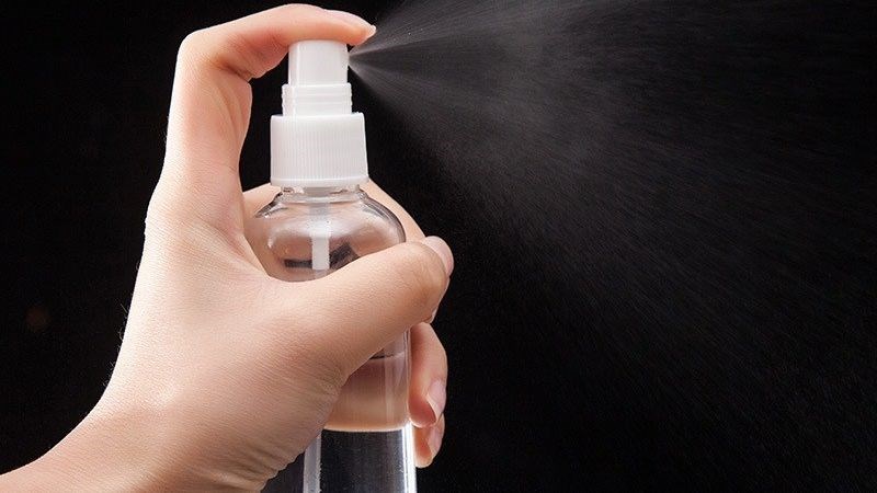 Skinlab nhấn mạnh việc lựa chọn xịt khoáng với thành phần an toàn và biết kiểm soát liều lượng khi sử dụng.