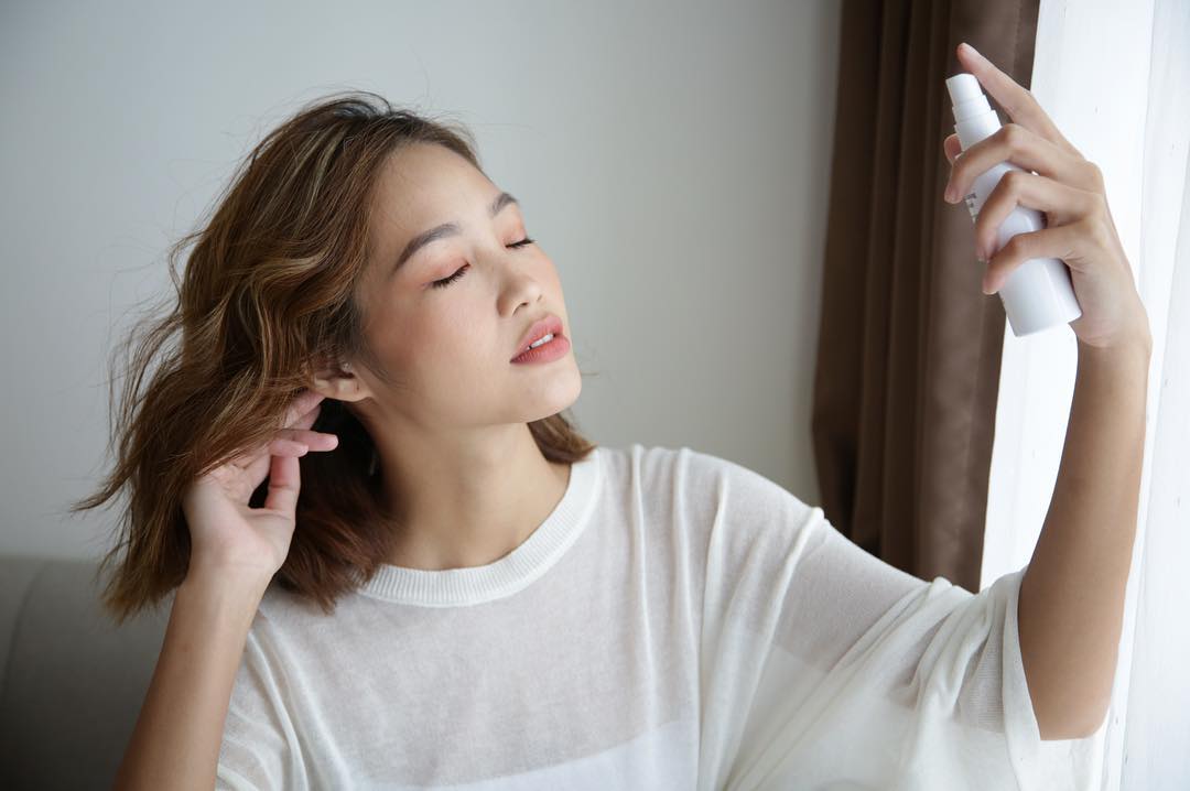 Xịt khoáng mùa thu được thiết kế đặc biệt nhằm cung cấp độ ẩm nhanh chóng cho da.