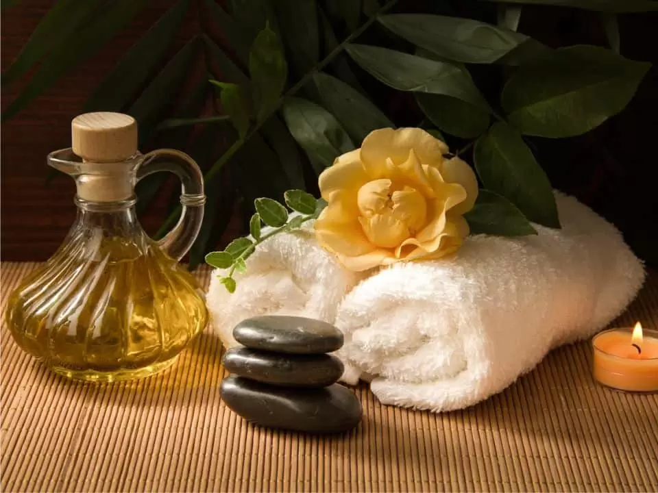 Da nhạy cảm cần sự chăm sóc đặc biệt, nhất là khi sử dụng các sản phẩm dầu massage.