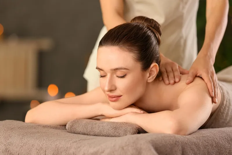 Liệu pháp massage Nhật Shiatsu là phương pháp chăm sóc sức khỏe truyền thống nổi tiếng với kỹ thuật trị liệu đặc biệt