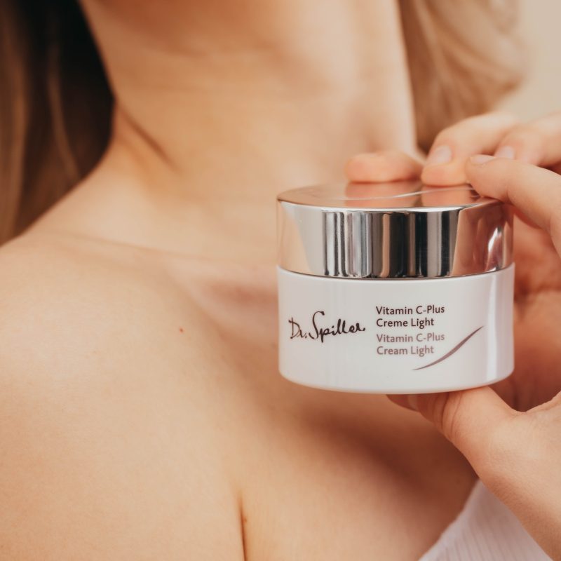 mỹ phẩm sinh học đang trở thành lựa chọn ưu tiên của nhiều người dùng mong muốn chăm sóc làn da một cách an toàn và hiệu quả.