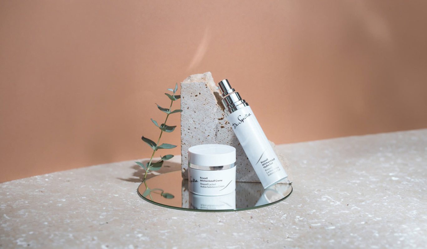 Mỹ phẩm sinh học hoạt động dưới dạng bổ sung dưỡng chất tự nhiên, hỗ trợ quá trình phục hồi bằng cách làm dịu da