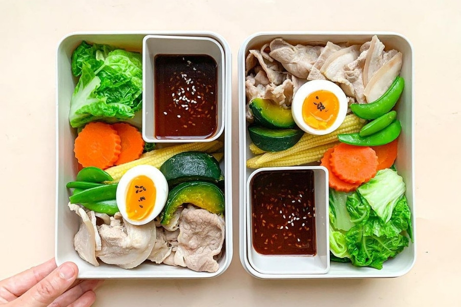 Khi áp dụng thực đơn detox kết hợp liệu trình giảm cân tại spa, người dùng cần lưu ý cân đối lượng dinh dưỡng phù hợp