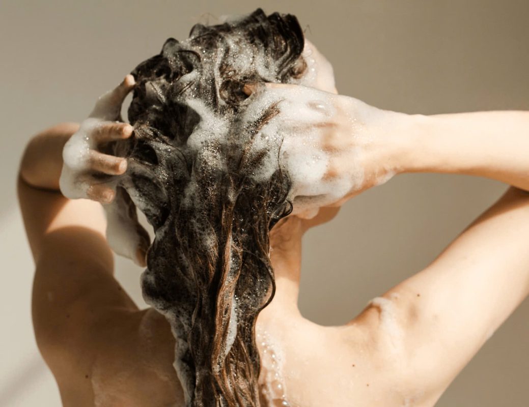 Những mẹo chăm sóc bổ trợ giúp giữ tóc khỏe như spa