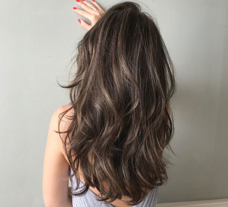 Áp dụng cách dưỡng tóc sau khi uốn lọn mang lại ý nghĩa thiết thực giúp các lọn tóc mềm mượt và giữ form chuẩn theo thời gian