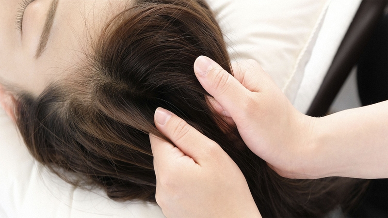 Chăm sóc tóc sau khi duỗi bị khô xơ đòi hỏi hiểu rõ nguyên nhân để có cách xử lý phù hợp.