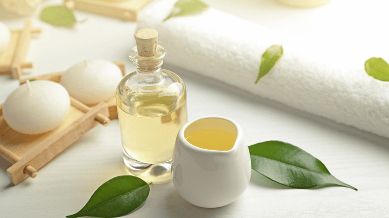 Dưỡng tóc bằng tinh dầu thảo mộc thiên nhiên mang đến giải pháp chăm sóc tóc an toàn và hiệu quả cho nhiều người.