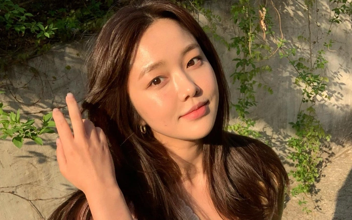 Dưỡng tóc qua đêm không bị bết là bí quyết giúp mái tóc luôn mềm mượt và tươi mới mỗi ngày.