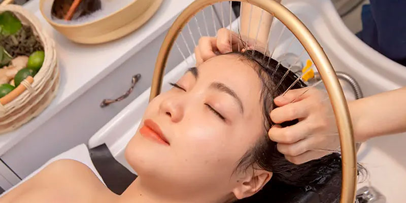 Phương pháp gội đầu dưỡng sinh giúp cân bằng cơ thể thích hợp cho hầu hết mọi người từ thanh thiếu niên đến người trung niên và người cao tuổi