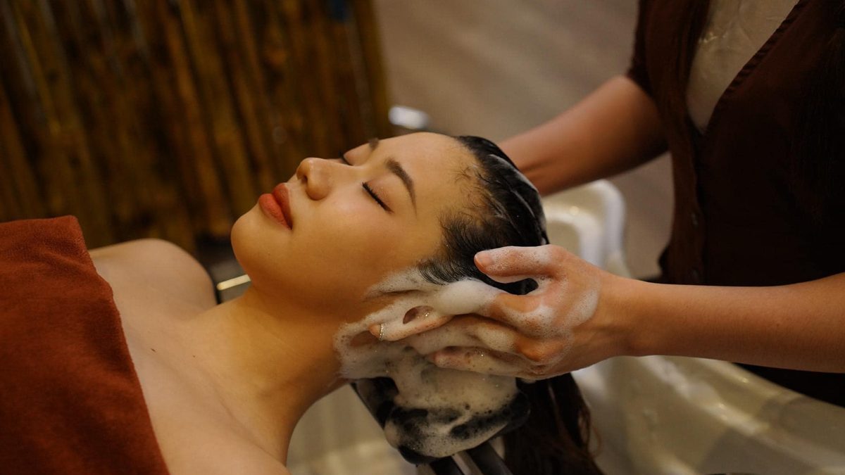 Dịch vụ gội đầu dưỡng sinh kết hợp massage mang lại hàng loạt lợi ích tích cực cho sức khỏe thể chất lẫn tinh thần