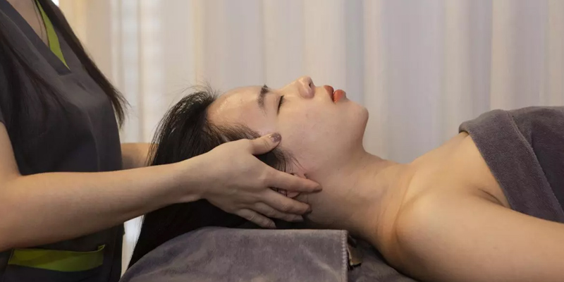 Gội đầu dưỡng sinh thảo dược là phương pháp hàng đầu giúp cải thiện tình trạng tóc và da đầu một cách an toàn, thân thiện với mọi loại da