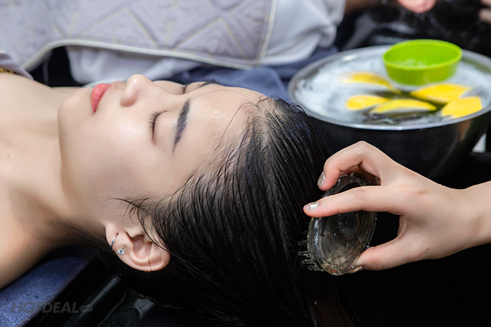 Gội đầu dưỡng sinh truyền thống không chỉ mang lại lợi ích về mặt thẩm mỹ mà còn là phương pháp chăm sóc sức khỏe toàn diện cho da đầu và tóc