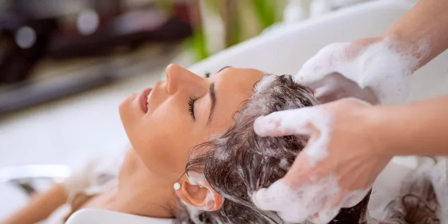 Quy trình chăm sóc tóc chuyên sâu tại spa là yếu tố then chốt giúp mái tóc duy trì được sự khỏe mạnh và vẻ đẹp tự nhiên