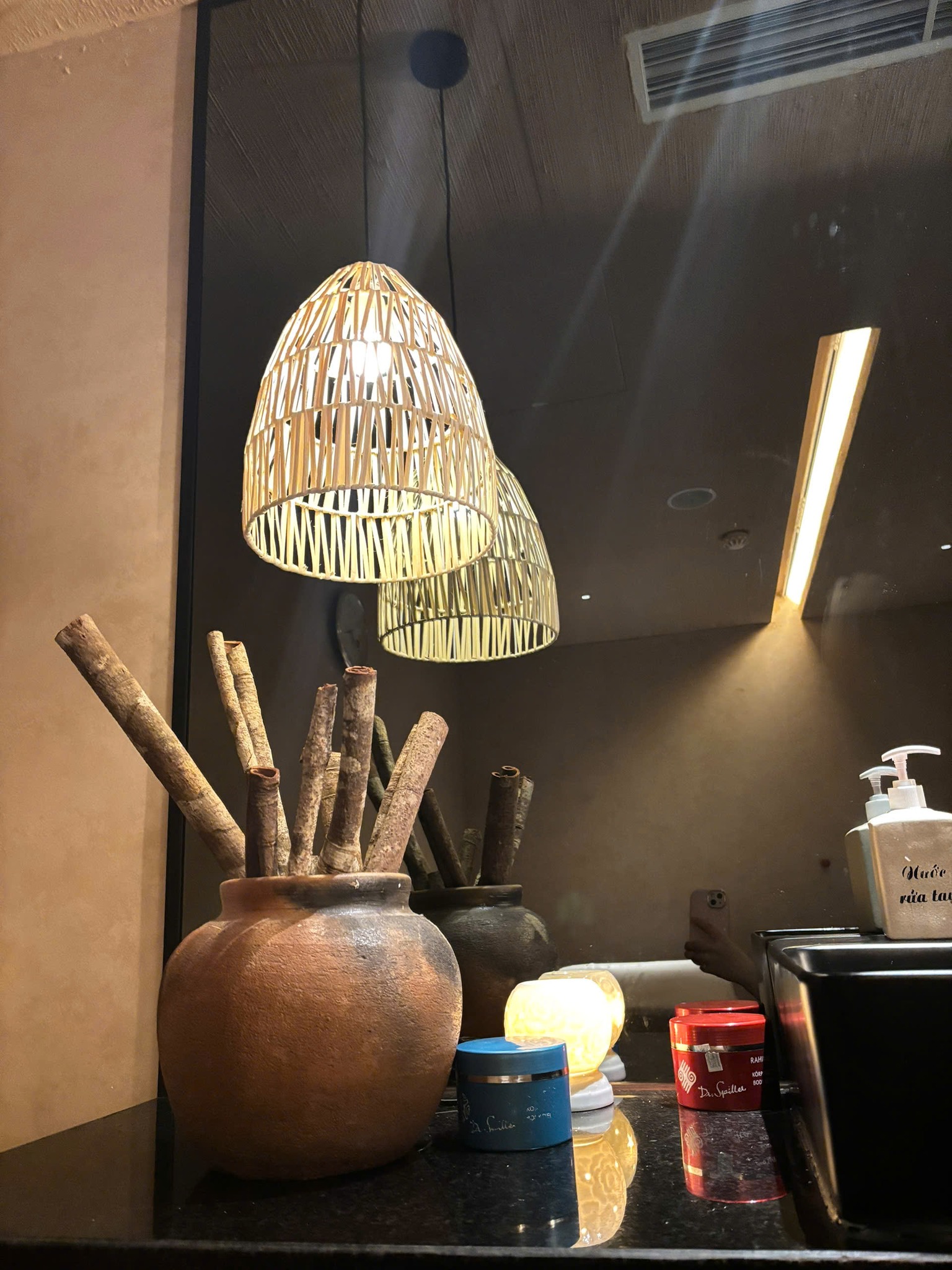 Skinlab là thương hiệu uy tín chuyên sâu trong lĩnh vực chăm sóc da và làm đẹp.