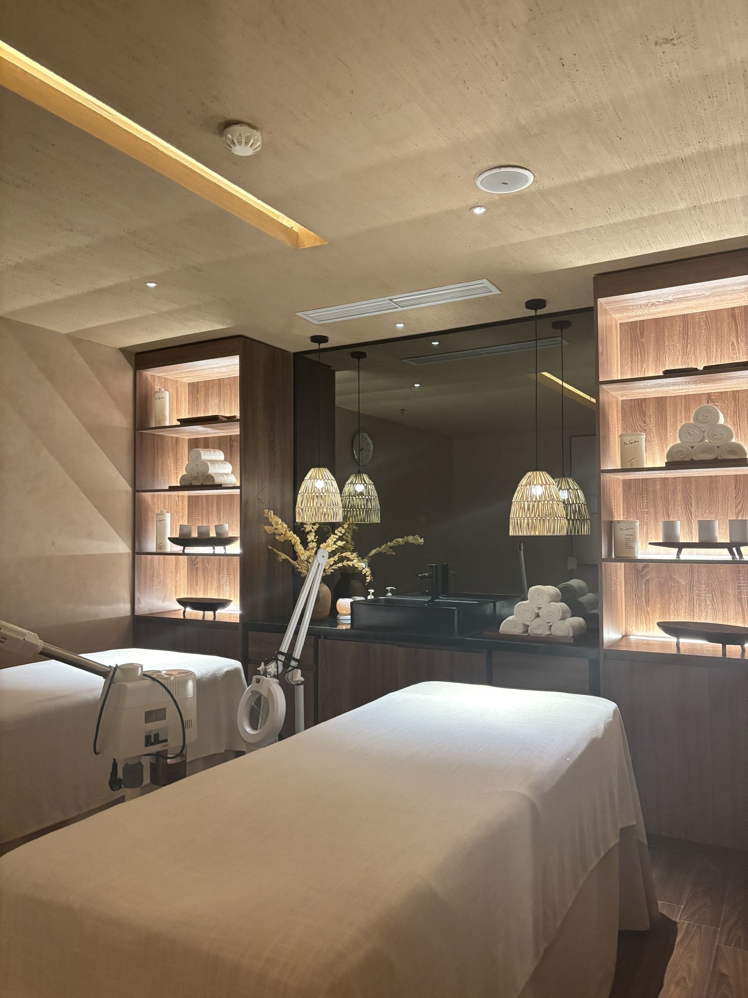 Spa phường Vĩnh Tuy Hai Bà Trưng Hà Nội cung cấp nhiều dịch vụ chăm sóc sắc đẹp phù hợp với từng nhu cầu khách hàng.