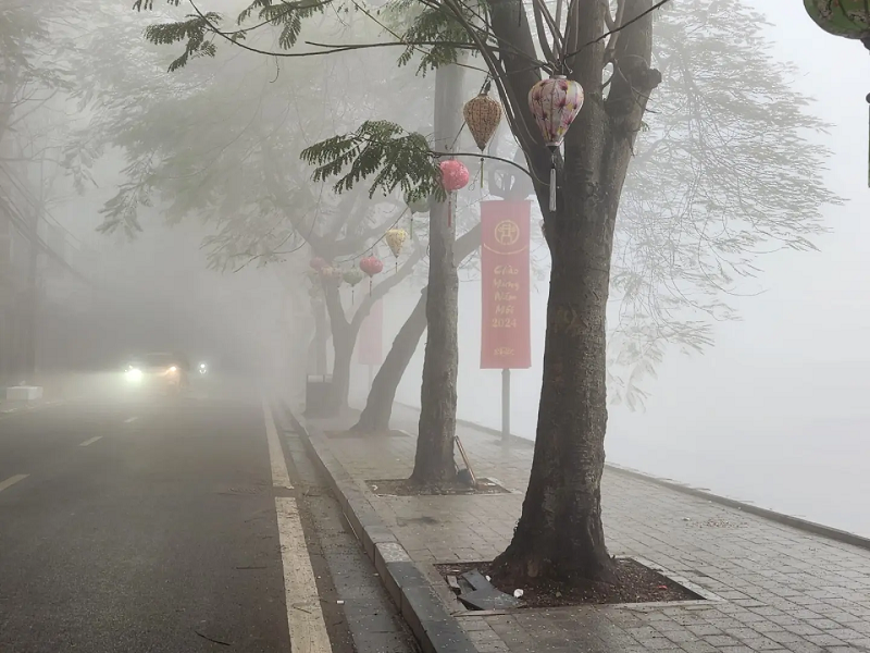 Nồm ẩm là hiện tượng thời tiết phổ biến ở các vùng có độ ẩm cao, ảnh hưởng rõ nét đến sức khỏe làn da.