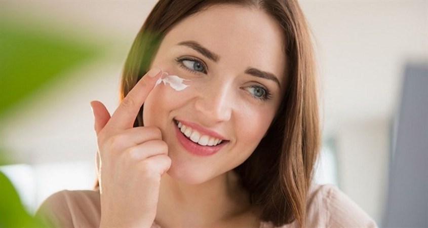 Nếu cần hỗ trợ, các chuyên gia Skinlab luôn sẵn sàng đồng hành cùng bạn trong công cuộc giữ gìn vẻ đẹp bền lâu.
