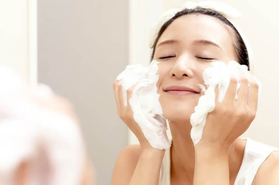 Lựa chọn sản phẩm chăm sóc da phù hợp khi trời nồm