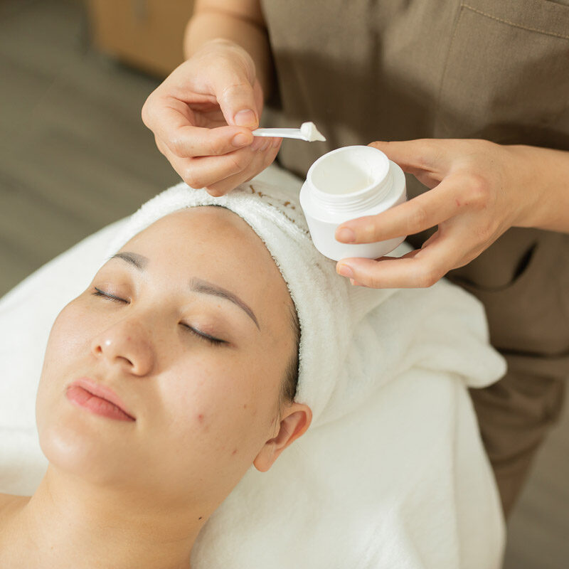 Skinlab không chỉ mang đến dịch vụ chuyên nghiệp mà còn tư vấn cá nhân hóa thói quen chăm sóc da đảm bảo phù hợp với từng khách hàng