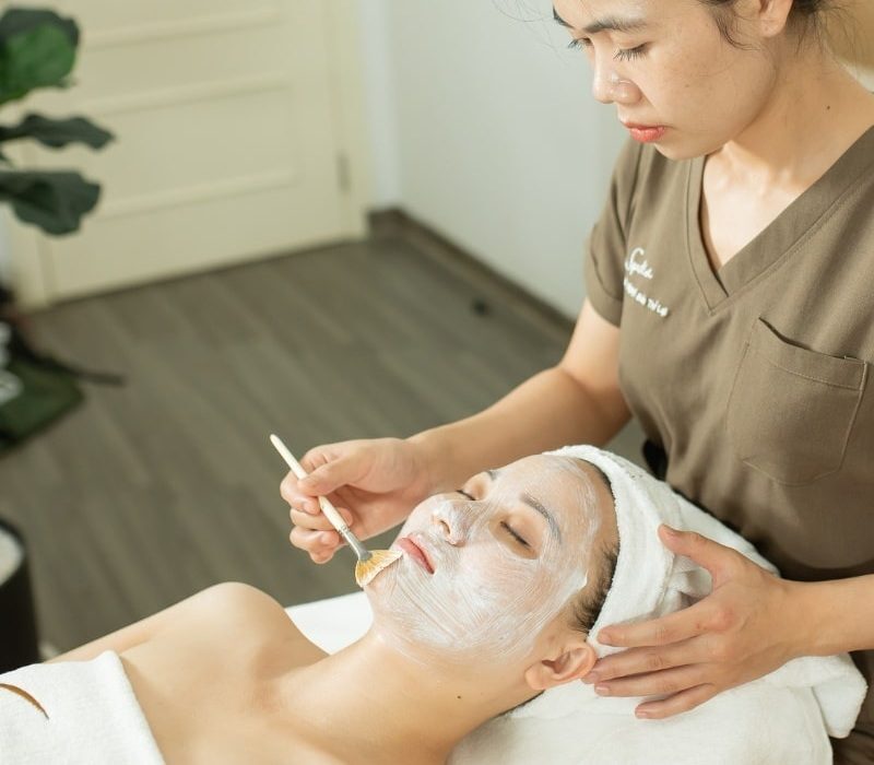 Skinlab là thương hiệu spa được tin tưởng trong việc thực hiện các liệu trình chăm sóc da mùa xuân tự nhiên