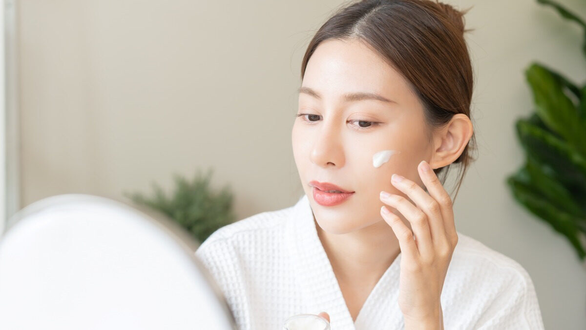 Dưỡng da đón Tết là yếu tố không thể thiếu để làn da sẵn sàng trải qua những ngày lễ sôi động.