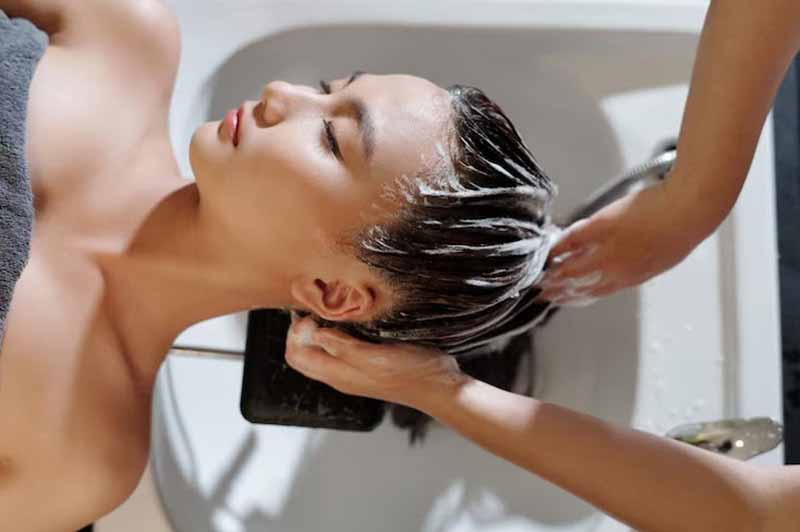 Lựa chọn phương pháp gội đầu phù hợp ảnh hưởng không nhỏ đến sức khỏe và phong cách sống của mỗi người.
