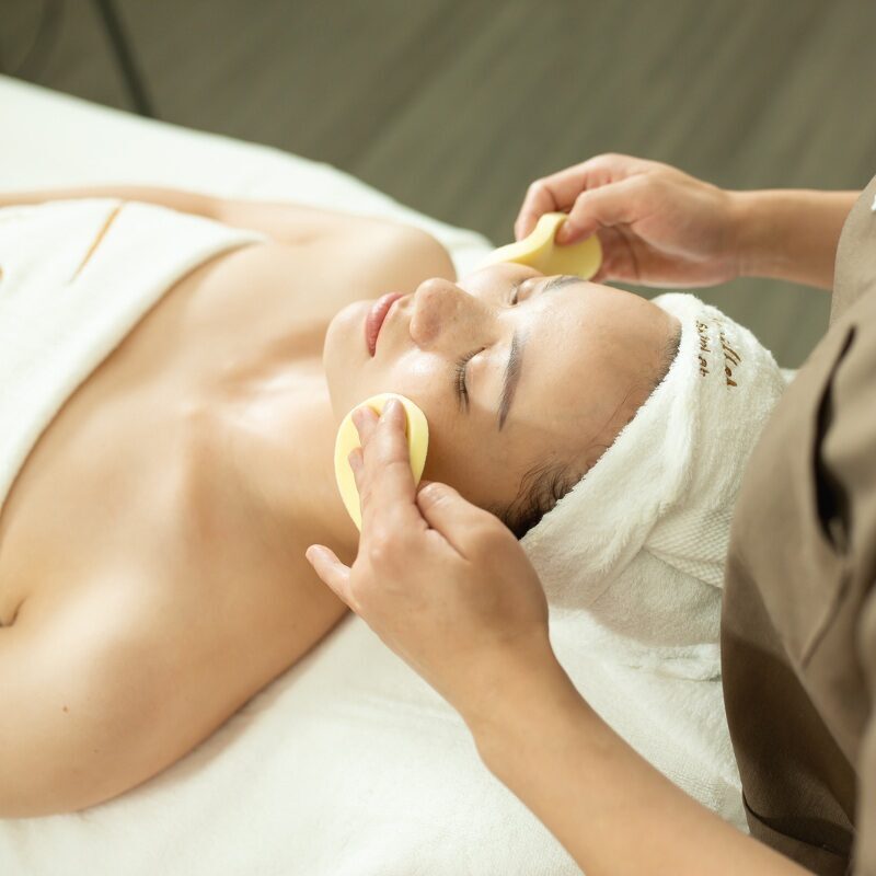 Skinlab nổi bật là một trong những thương hiệu uy tín cung cấp dịch vụ chăm sóc da chuyên sâu, giúp cân bằng lượng dầu thừa