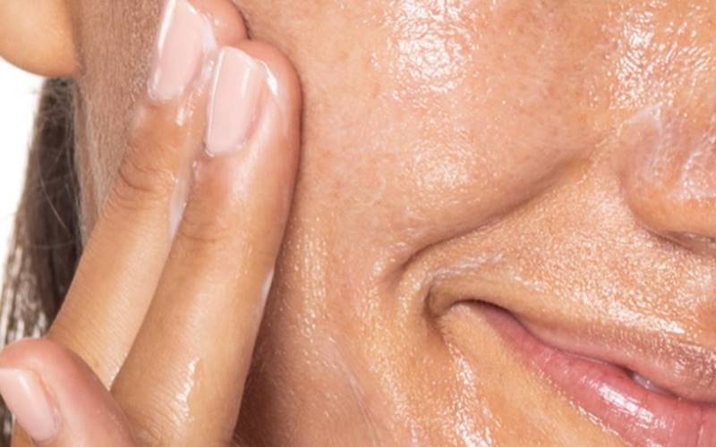 Áp dụng các phương pháp chuẩn để kiểm soát dầu mùa nồm sẽ giúp làn da bạn luôn giữ được sự thông thoáng, khỏe mạnh