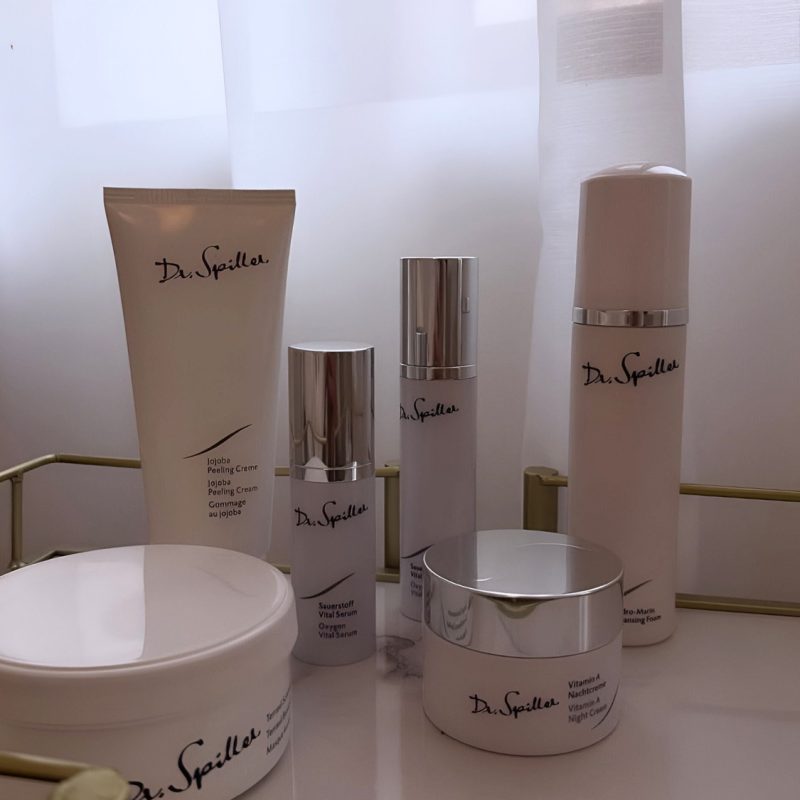 Duy trì thói quen bảo vệ da bằng mỹ phẩm chuyên biệt còn giúp tăng sức đề kháng, đem lại cảm giác dễ chịu và tự tin hơn trong ngày dài