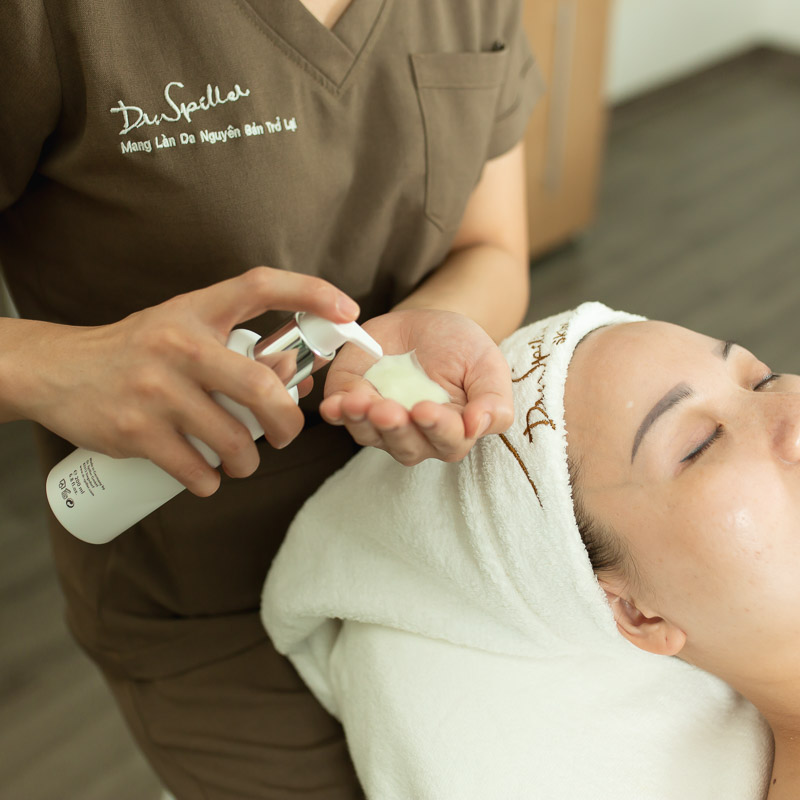 Xây dựng một routine chăm sóc da mùa nồm phù hợp là điều vô cùng cần thiết để bảo vệ làn da khỏi những tác động tiêu cực của thời tiết.