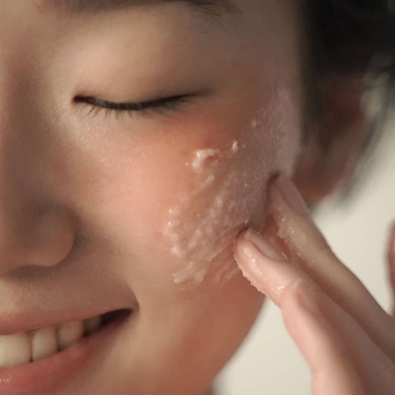 Để chăm sóc và bảo vệ da hiệu quả, việc lựa chọn sản phẩm skincare mùa nồm đóng vai trò vô cùng quan trọng.