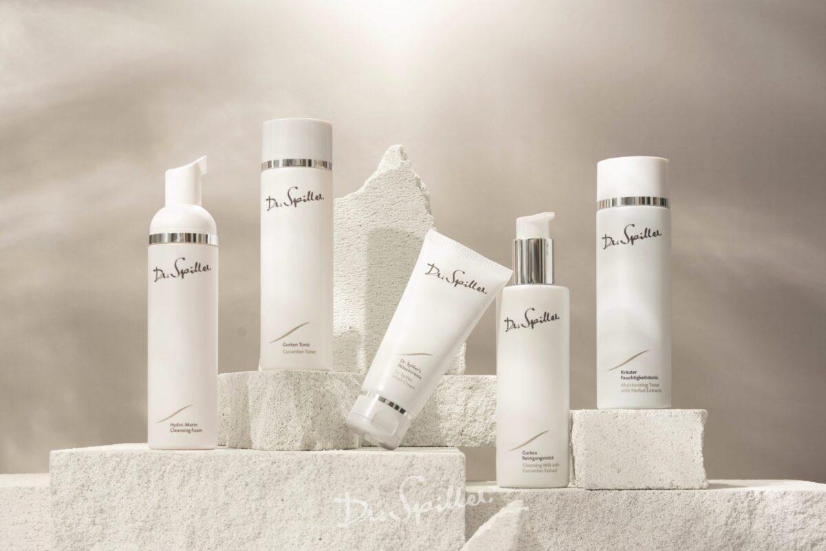 Bài viết này sẽ giúp bạn hiểu kỹ hơn về cách chọn và sử dụng sữa rửa mặt phù hợp với điều kiện thời tiết đặc biệt này.