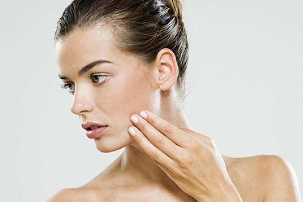 Chú trọng bảo vệ da trước thói quen xấu trong mùa nồm