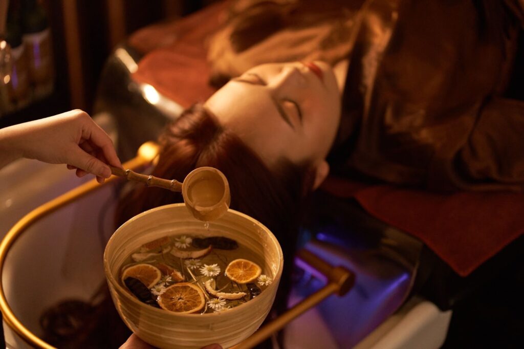 Xu hướng chăm sóc tóc thảo mộc đang ngày càng được nhiều người quan tâm và yêu thích