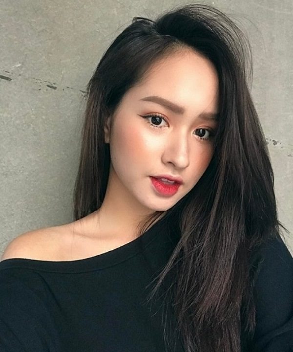 Bên cạnh sử dụng sản phẩm chuyên dụng, duy trì thói quen chăm sóc tóc khoa học góp phần lớn bảo vệ tóc khỏi tác hại của ánh nắng.