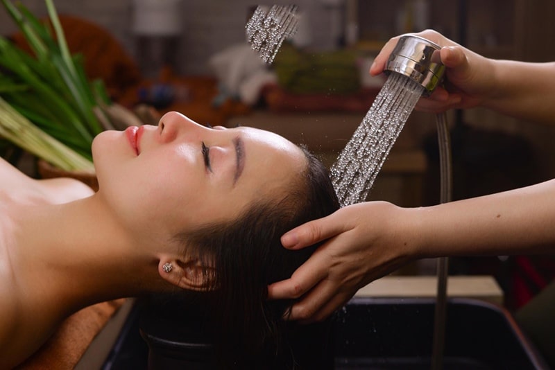 Xu hướng làm sạch da đầu dịu nhẹ 2026 đang dần chiếm lĩnh thị trường và lan toả rộng rãi