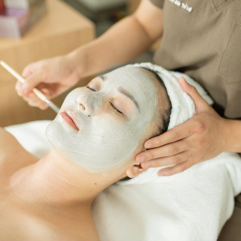 Bài viết này sẽ chia sẻ cho bạn cách đắp mặt nạ mùa nồm đúng cách, từ việc lựa chọn sản phẩm đến kỹ thuật sử dụng