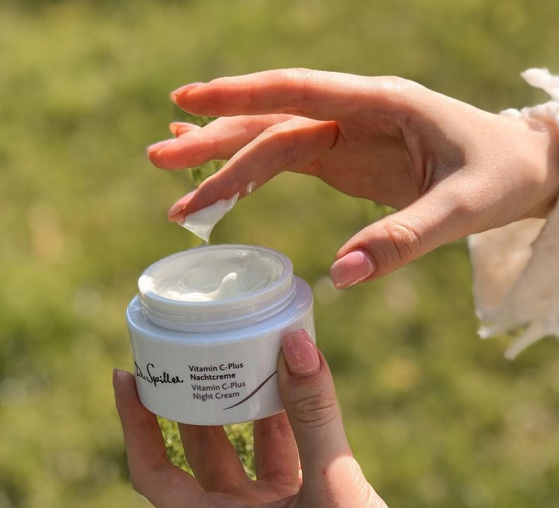 Xác định nên dùng gel hay kem mùa nồm tùy thuộc vào loại da và nhu cầu dưỡng ẩm của mỗi người