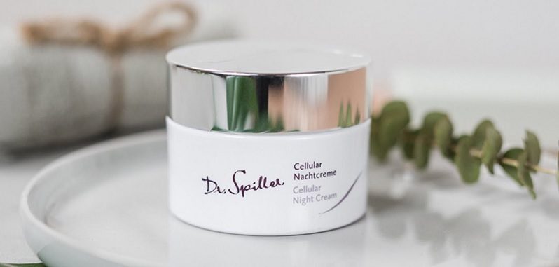 Dưỡng ẩm theo nhu cầu da mùa nồm sẽ giúp nhấn mạnh lớp màn bảo vệ tự nhiên, nuôi dưỡng và duy trì vẻ ngoài mịn màng, khỏe khoắn.