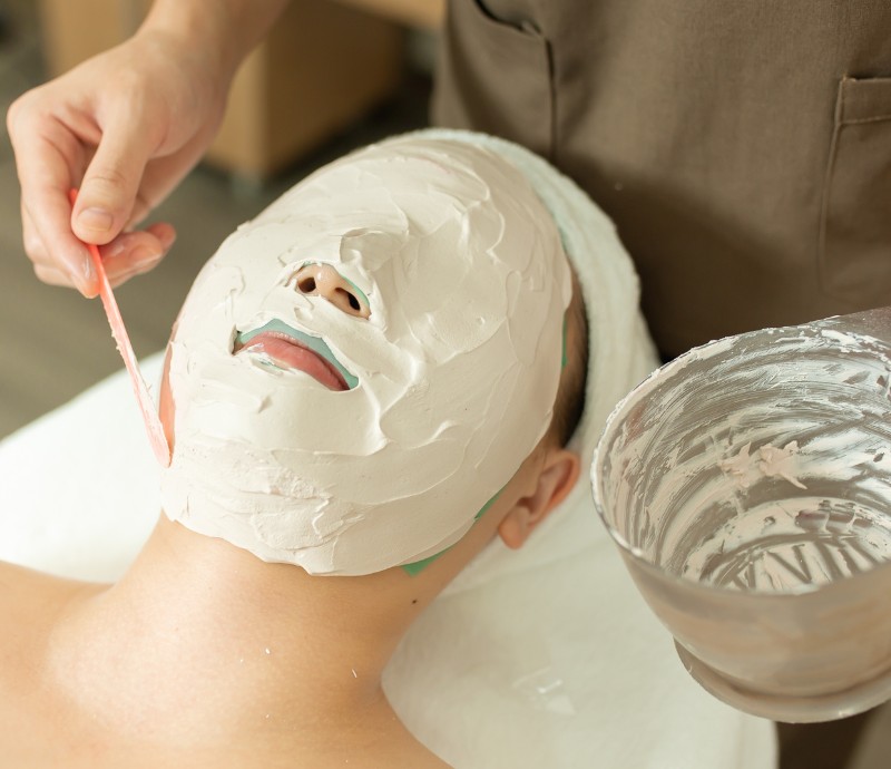 Dịch vụ spa Quảng Ninh nâng cơ mặt đang nhận được sự quan tâm lớn nhờ khả năng cải thiện độ đàn hồi và làm săn chắc da.