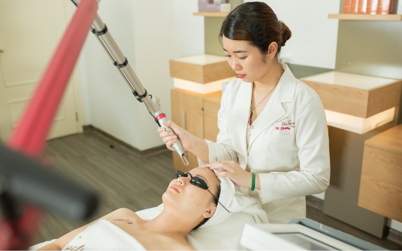 Skinlab được biết đến là thương hiệu spa uy tín hàng đầu chuyên cung cấp các dịch vụ chăm sóc da chuyên sâu tại Quảng Ninh