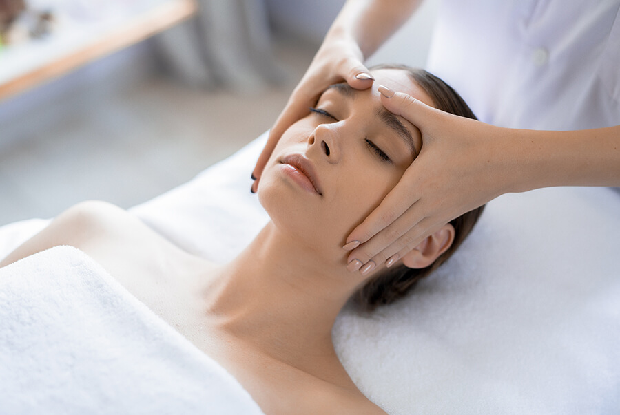 Nhiều khách hàng đã trải nghiệm và chia sẻ kinh nghiệm tích cực khi trị sẹo lồi tại các spa Quảng Ninh