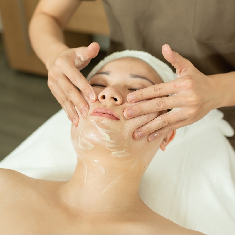 tìm kiếm spa trị mụn hiệu quả lâu dài HCM là bước quan trọng giúp bạn giải quyết được những vướng mắc về mụn dai dẳng.