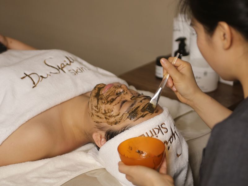 nhiều người quan tâm đến peel da tại spa có đau không trước khi quyết định trải nghiệm dịch vụ này.