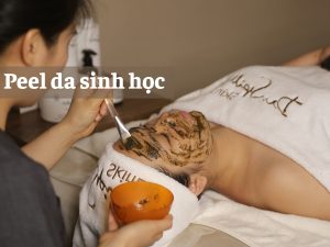 Peel da tại spa là gì? Phương pháp này là kỹ thuật tác động lên da nhằm loại bỏ tế bào chết, thúc đẩy quá trình tái tạo da mới