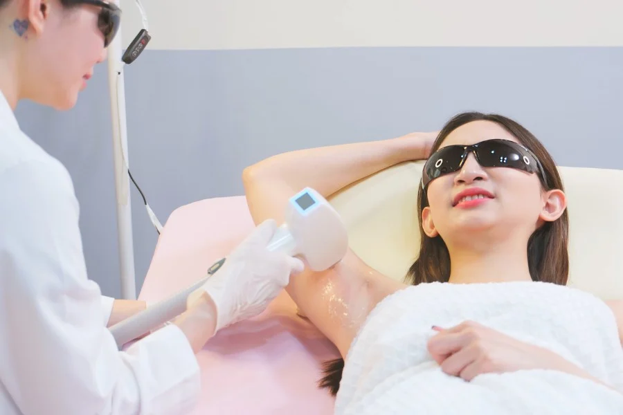Lựa chọn spa triệt lông laser HCM phù hợp sẽ giúp bạn xóa đi những phiền toái do lông mọc không đều, tình trạng viêm chân lông hay mất tự tin khi diện trang phục yêu thích.