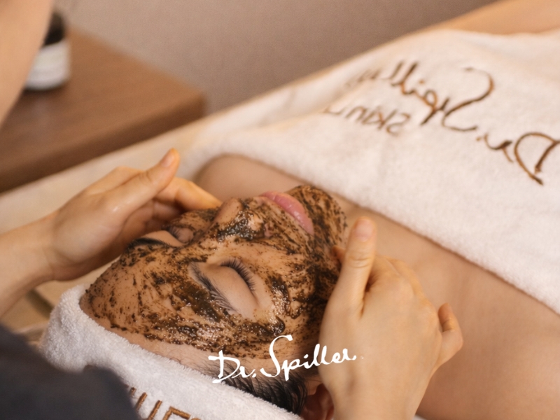 Các loại peel mạnh hơn thường dễ gây đỏ rát, bong tróc nhiều và đòi hỏi thời gian nghỉ dưỡng dài hơn.