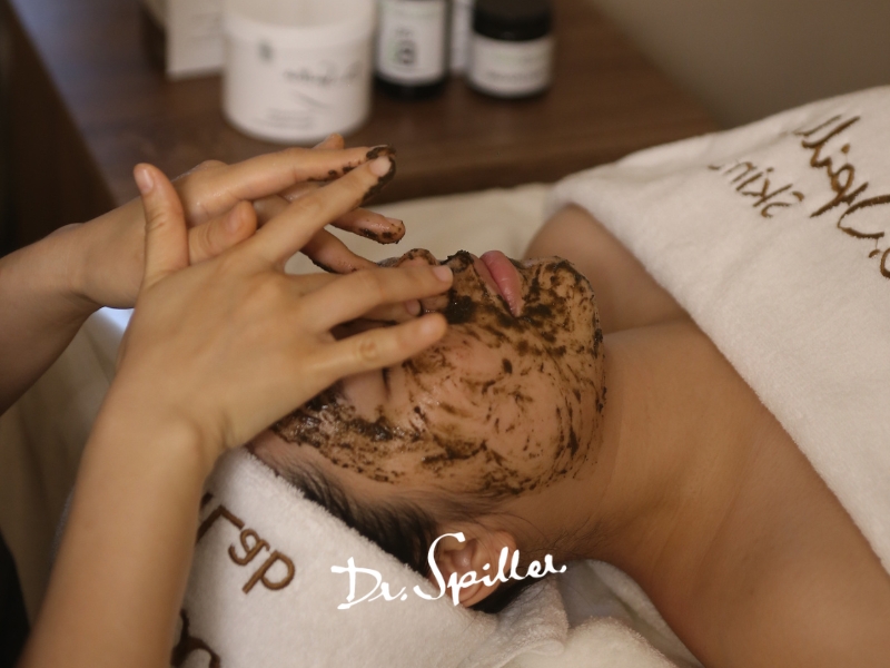 Skinlab không chỉ tập trung vào bước peel.Quá trình phục hồi sau peel cũng được theo sát kỹ lưỡng.