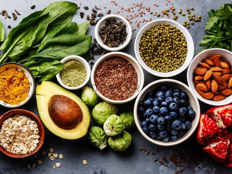 Chế độ dinh dưỡng cân đối đóng vai trò quan trọng cùng với quy trình chăm sóc da chuẩn chỉnh để giữ cho làn da sau peel luôn khỏe mạnh.